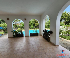 A Breath-taking 5-Bedroom Holiday Home!